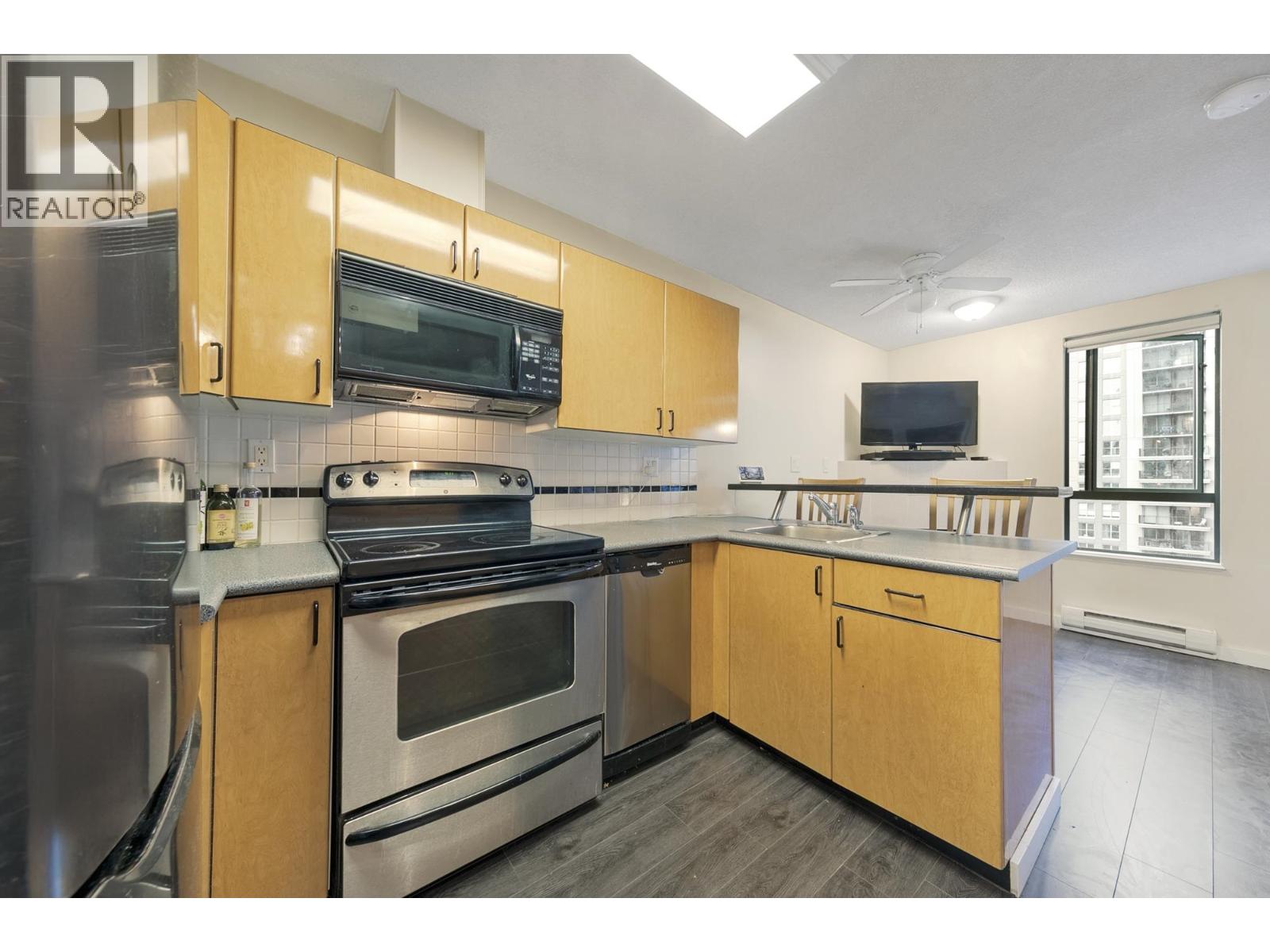 2010 939 Homer Street, Vancouver, British Columbia V6B 2W6 - Photo 3 - R3094311