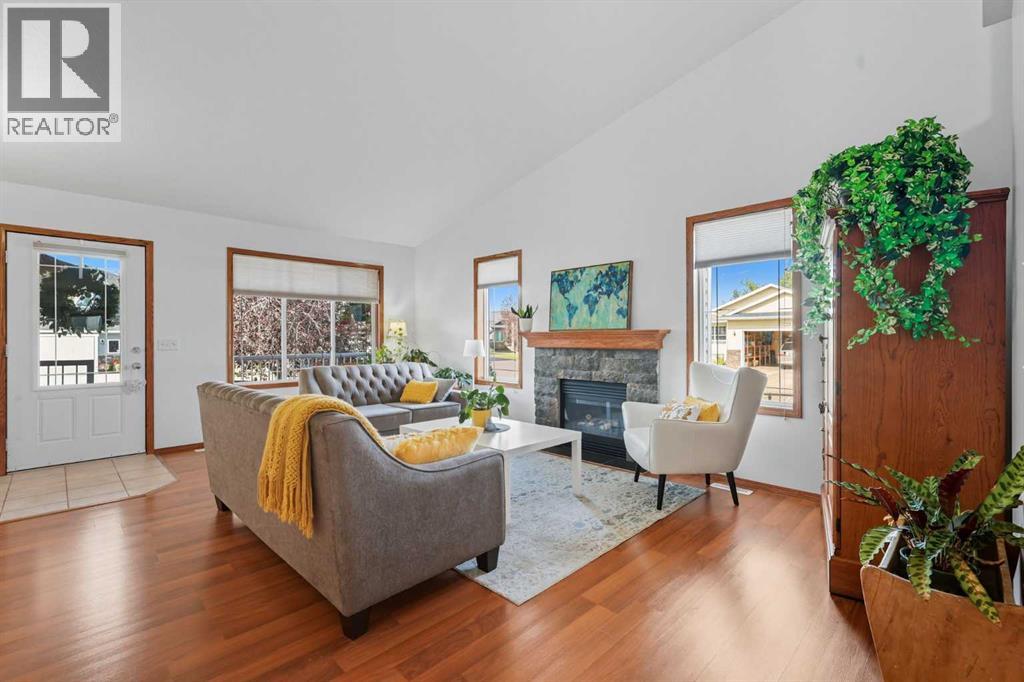 79 Hillcrest Boulevard, Strathmore, Alberta  T1P 0A4 - Photo 4 - A2292289