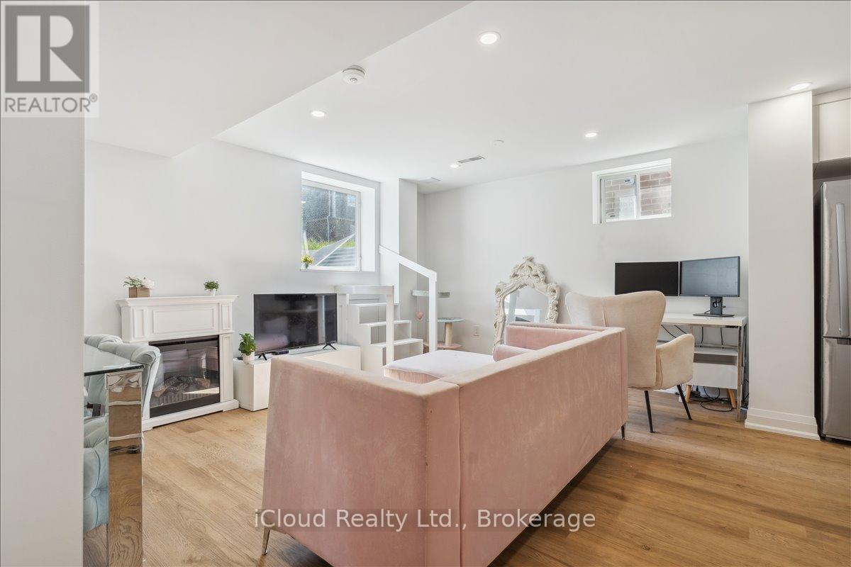 925 HICKORY CRESCENT, Milton, Ontario