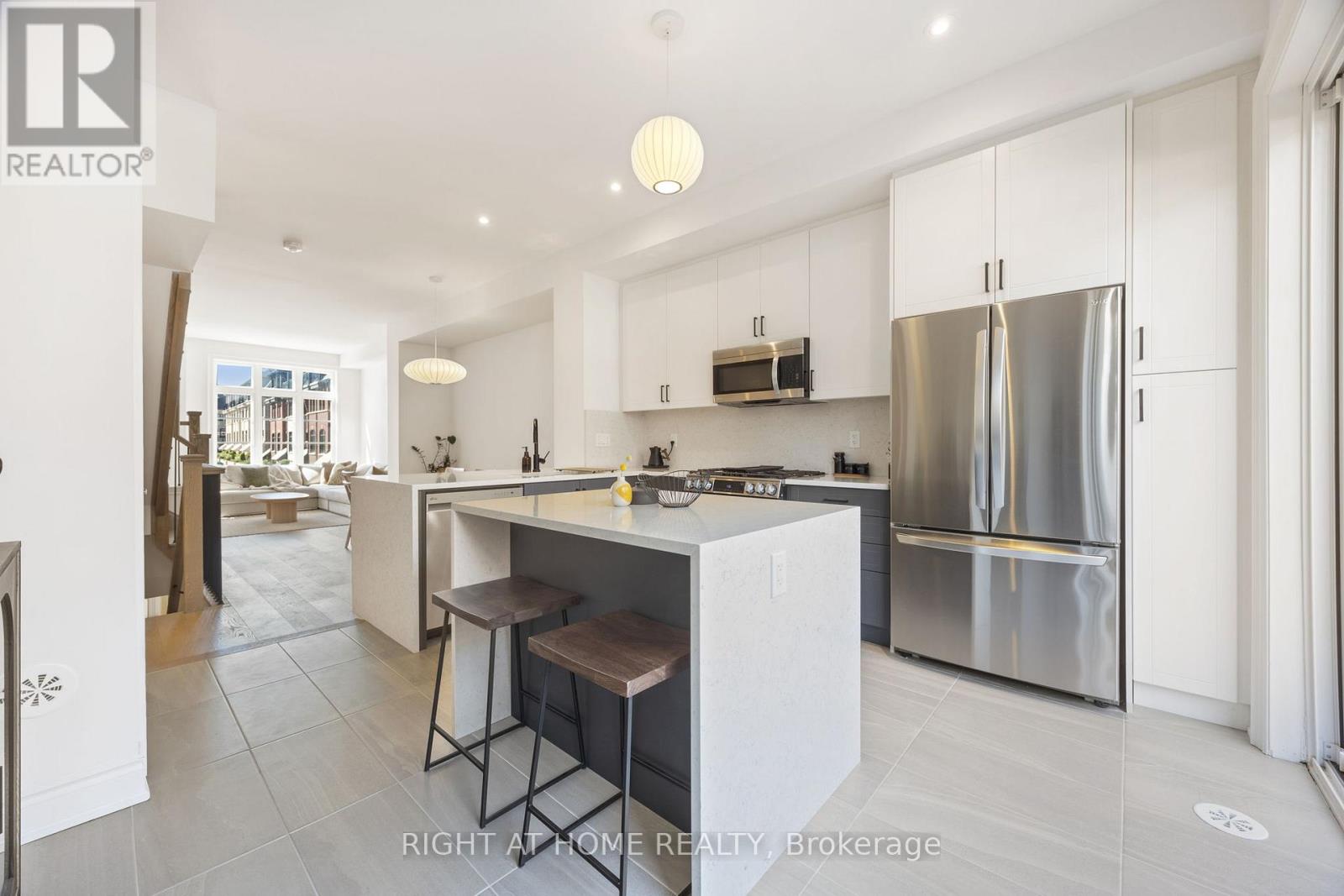 21 - 10 Lunar Crescent, Mississauga, Ontario  L5M 2P6 - Photo 2 - W12909048