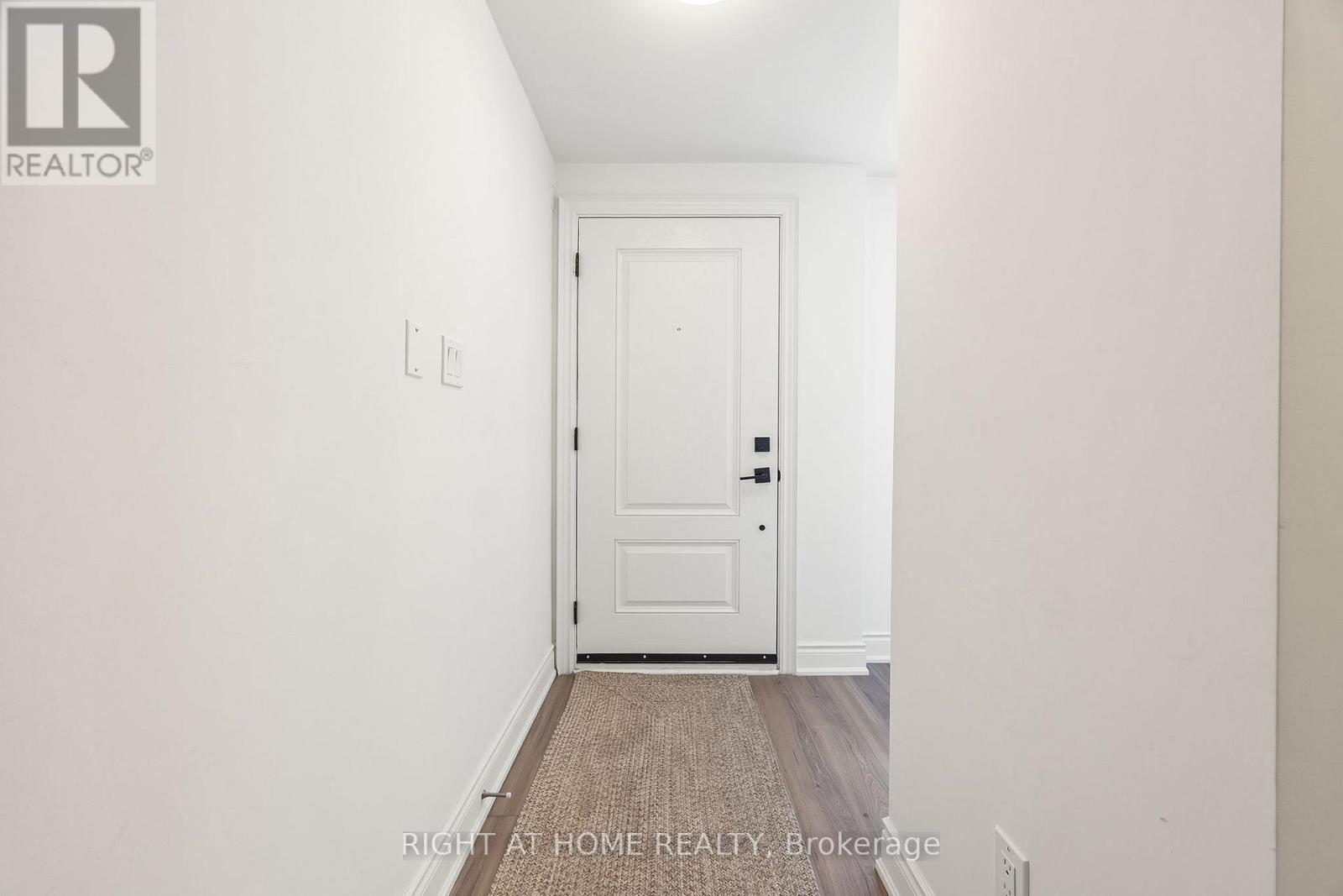 21 - 10 Lunar Crescent, Mississauga, Ontario  L5M 2P6 - Photo 20 - W12909048