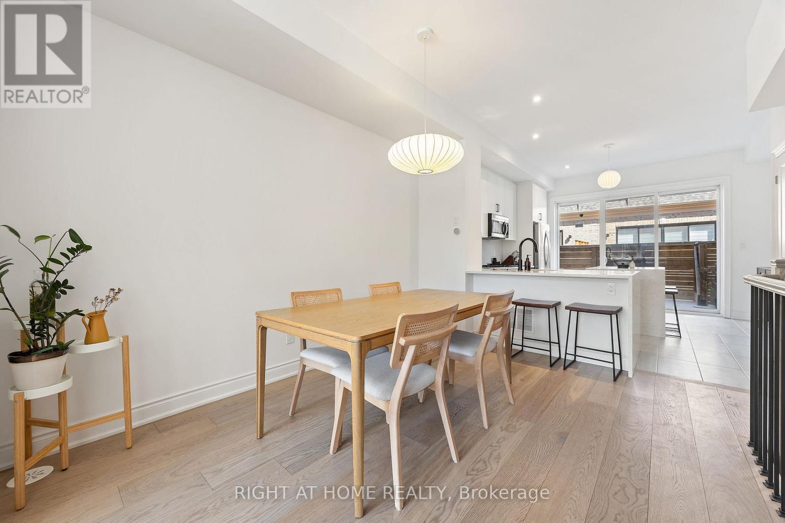 21 - 10 Lunar Crescent, Mississauga, Ontario  L5M 2P6 - Photo 5 - W12909048