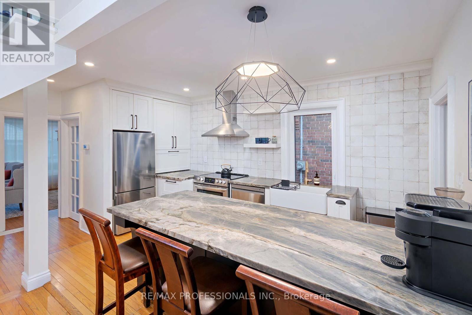 88 Morningside Avenue, Toronto, Ontario  M6S 1C9 - Photo 14 - W12909084