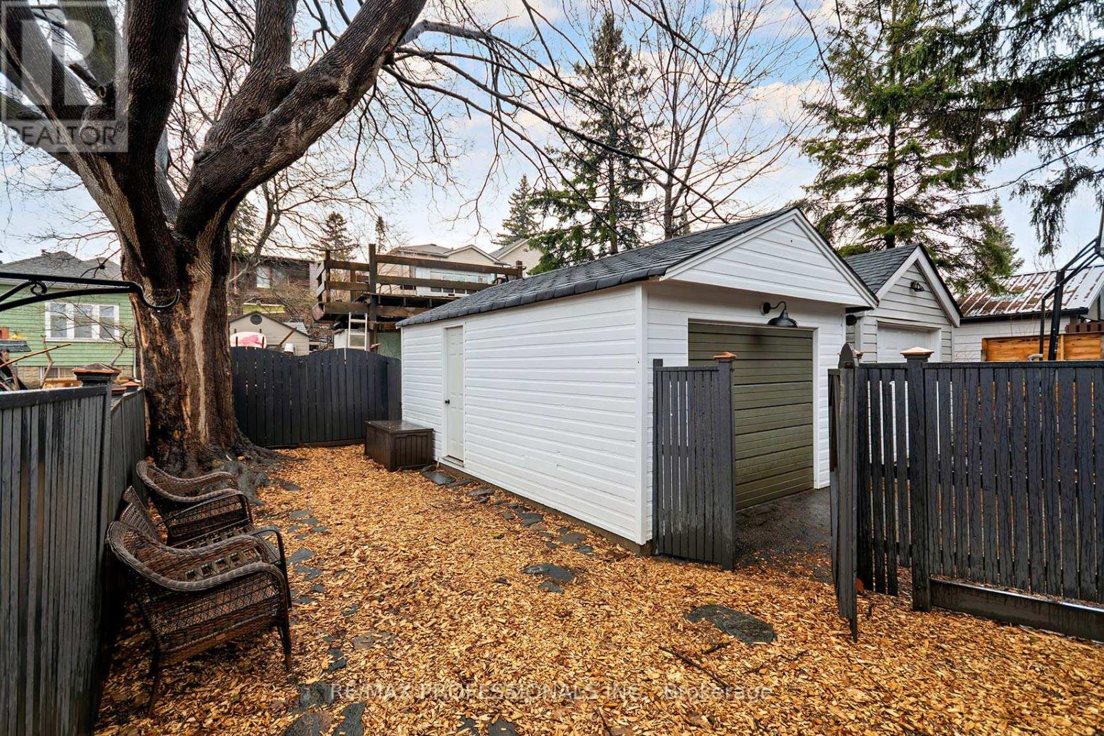 88 Morningside Avenue, Toronto, Ontario  M6S 1C9 - Photo 35 - W12909084