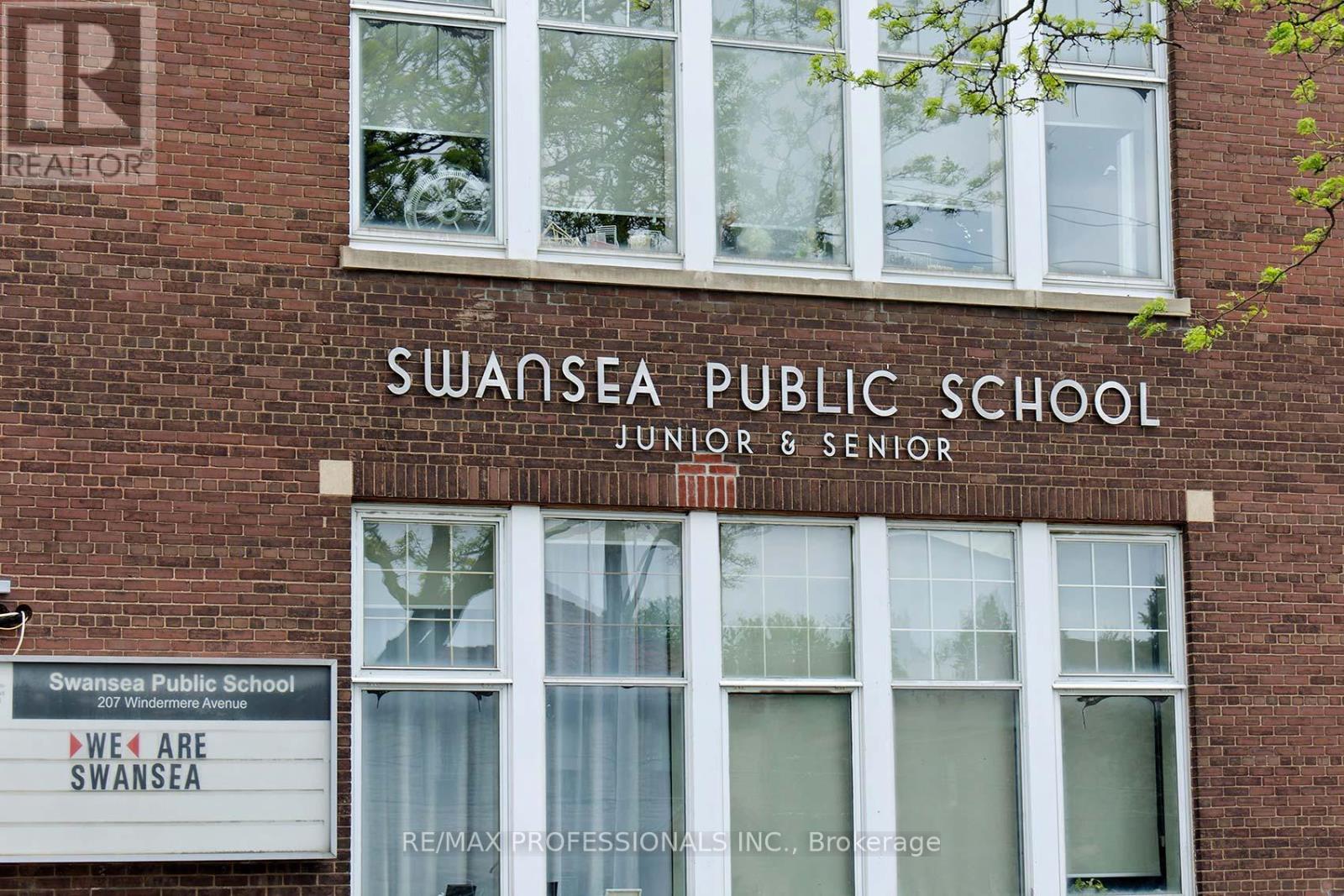 88 Morningside Avenue, Toronto, Ontario  M6S 1C9 - Photo 36 - W12909084