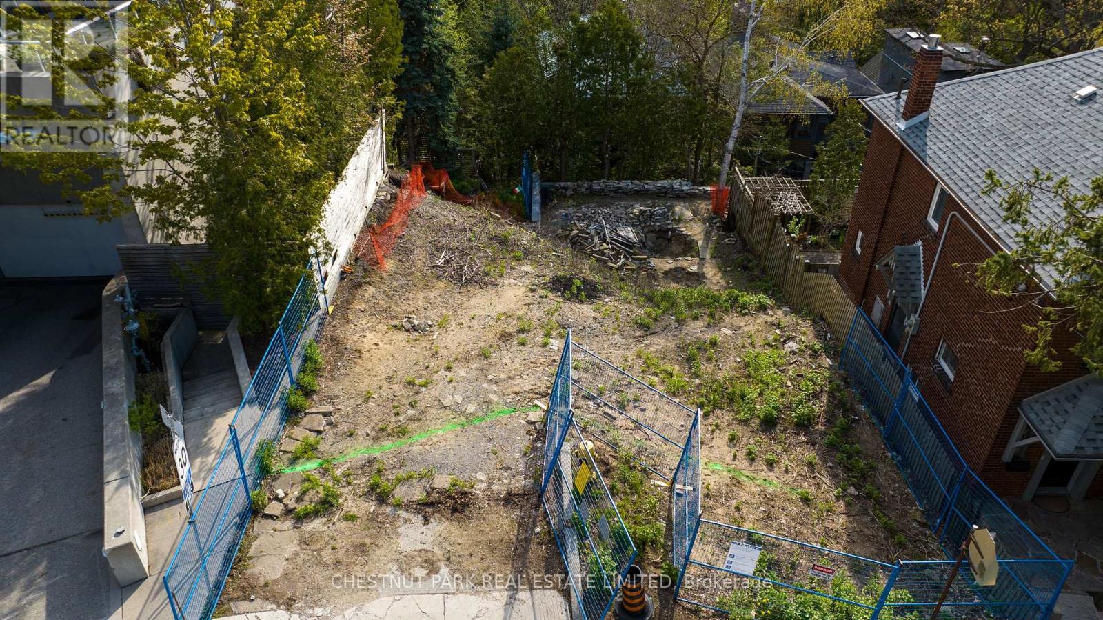 379 Ellis Park Road, Toronto (High Park-Swansea), Ontario  M6S 2V7 - Photo 7 - W12909148