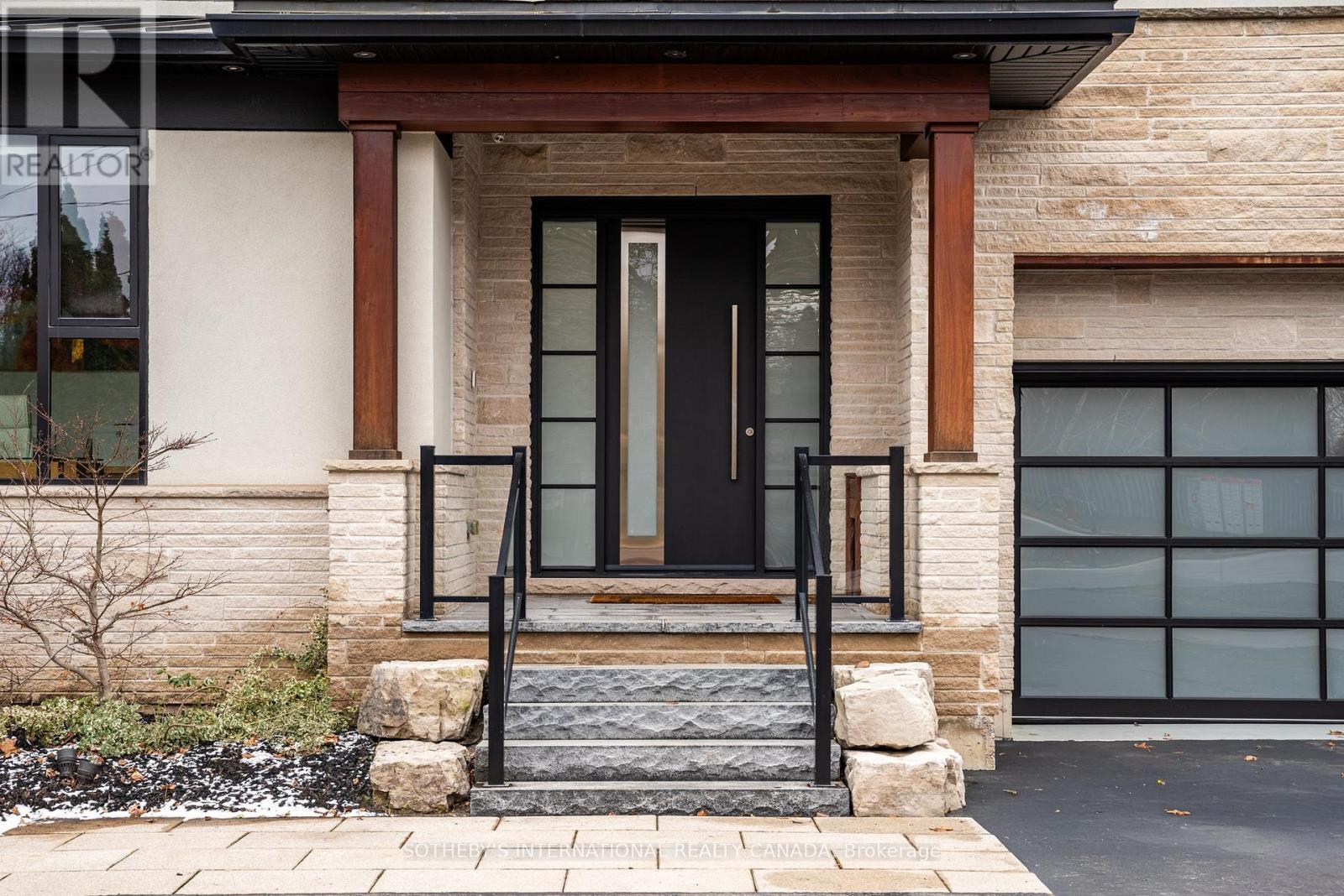 1388 Acton Crescent, Oakville, Ontario  L6J 2S5 - Photo 3 - W12909150