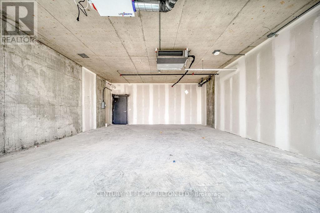 996 Martin Grove, Toronto (West Humber-Clairville), Ontario  M9W 4V8 - Photo 12 - W12909152