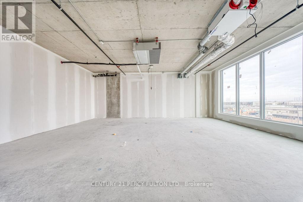 996 Martin Grove, Toronto (West Humber-Clairville), Ontario  M9W 4V8 - Photo 14 - W12909152