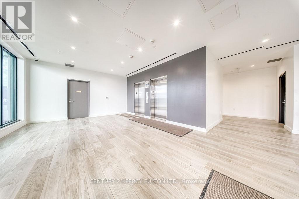 996 Martin Grove, Toronto (West Humber-Clairville), Ontario  M9W 4V8 - Photo 5 - W12909152