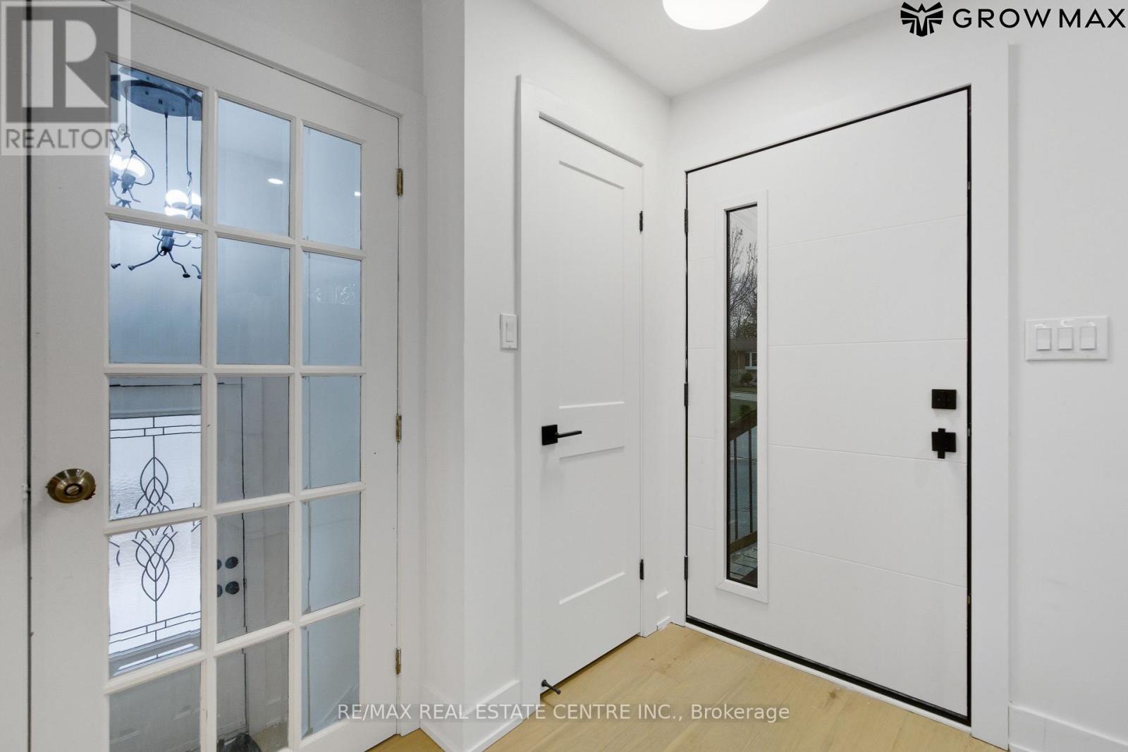 1328 Bunnell Drive, Burlington, Ontario  L7P 2E1 - Photo 11 - W12909164