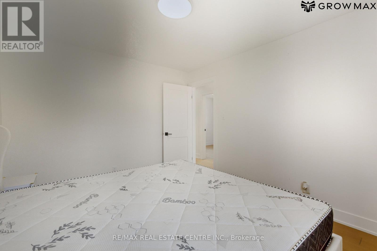 1328 Bunnell Drive, Burlington, Ontario  L7P 2E1 - Photo 23 - W12909164