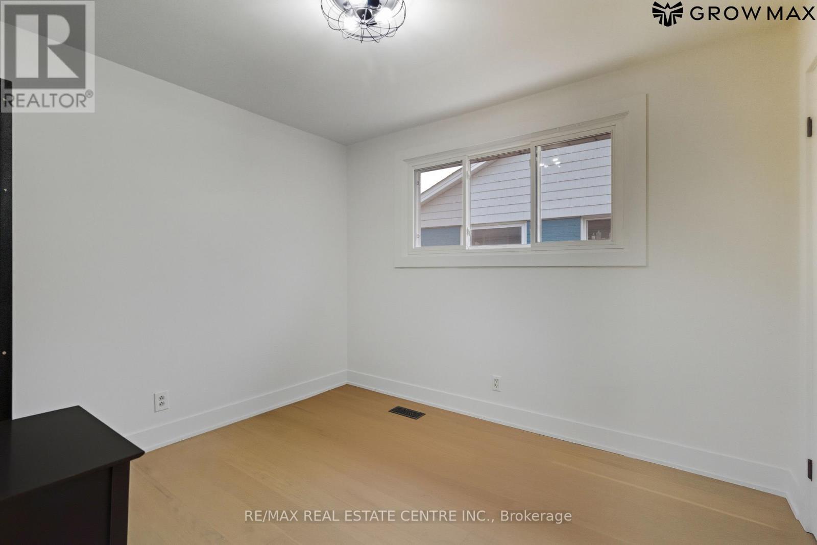 1328 Bunnell Drive, Burlington, Ontario  L7P 2E1 - Photo 25 - W12909164