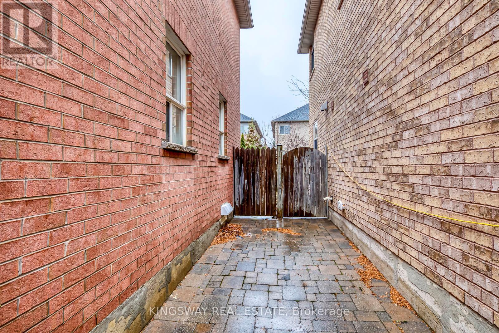 5829 Yachtsman Crossing, Mississauga, Ontario  L5M 6P1 - Photo 35 - W12909180