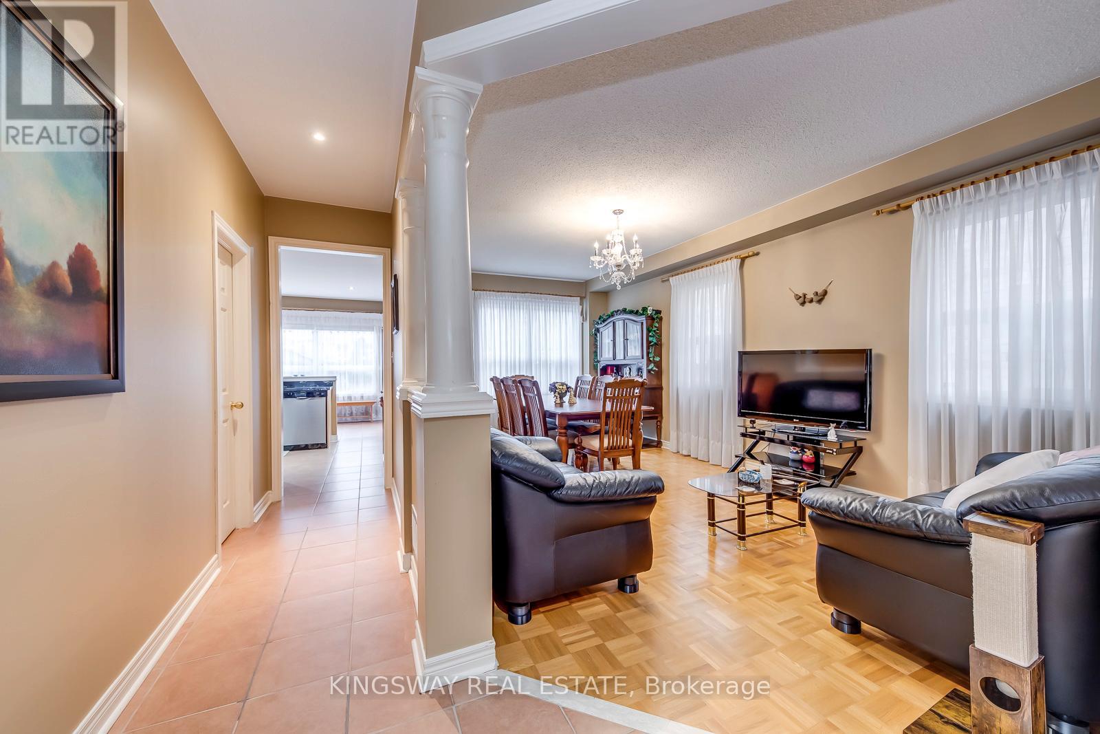 5829 Yachtsman Crossing, Mississauga, Ontario  L5M 6P1 - Photo 6 - W12909180
