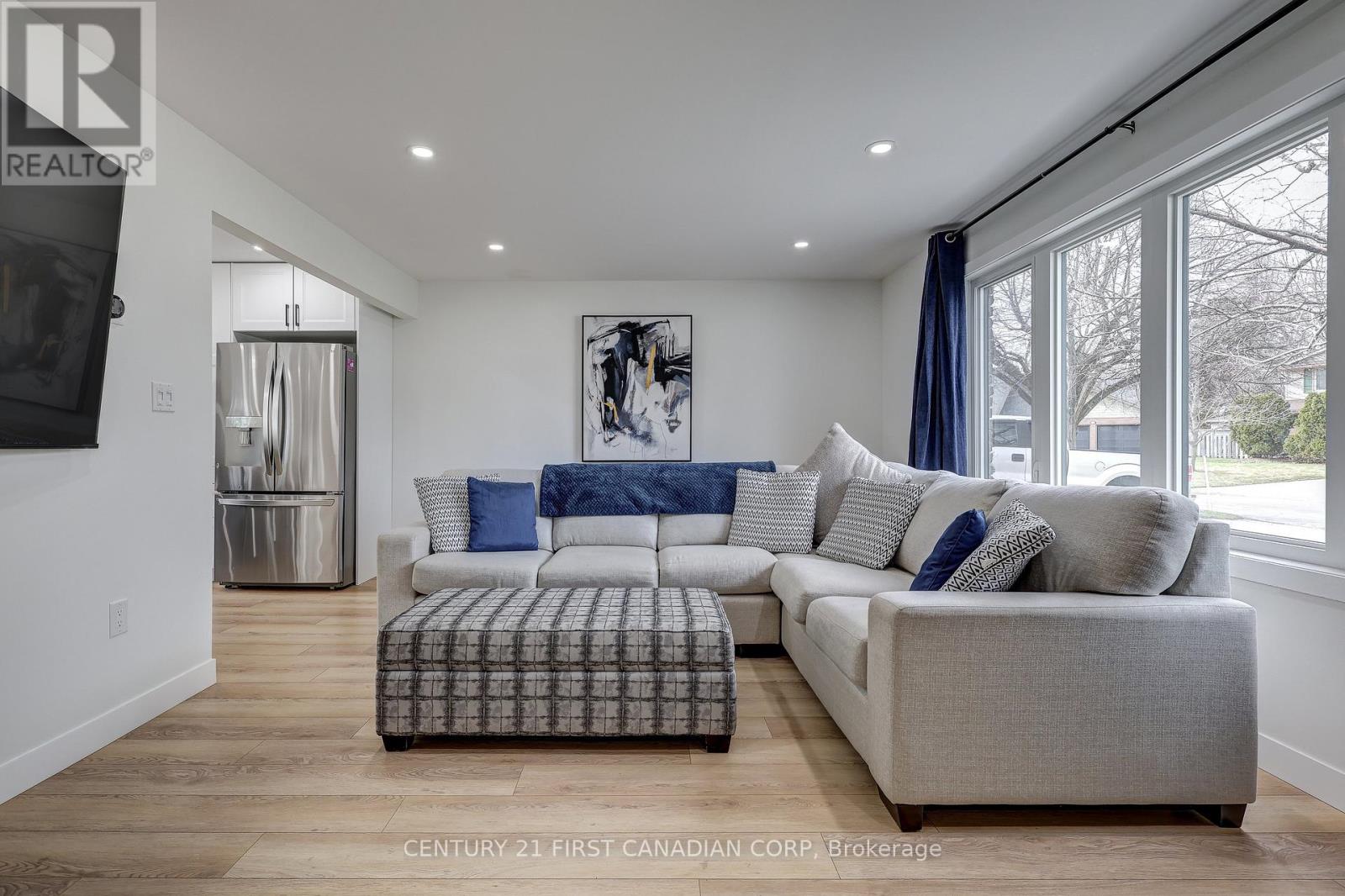 123 Hillsmount Crescent, London South, Ontario  N6K 1V6 - Photo 8 - X12907856