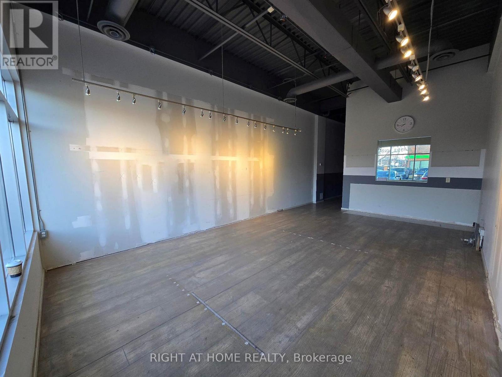 6 - 259 Queenston Road, Hamilton (Stoney Creek), Ontario  L8G 1E4 - Photo 5 - X12909074