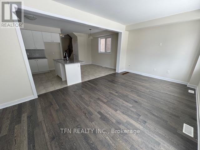 406 Eastbridge Avenue, Welland (Dain City), Ontario  L3B 0M7 - Photo 11 - X12909168