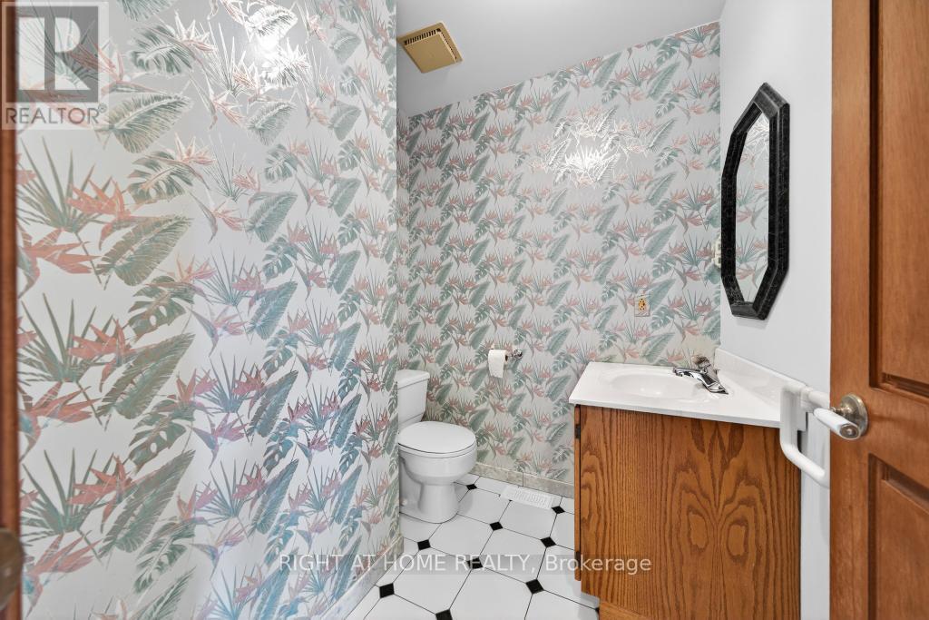 1055 Golf Club Road, Hamilton (Hannon), Ontario  L0R 1P0 - Photo 7 - X12909170