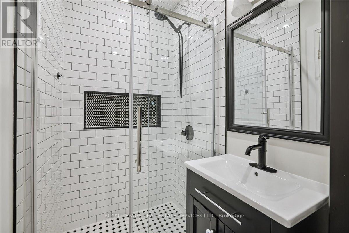 4 Rembe Avenue, Hamilton, Ontario  L8H 7G6 - Photo 18 - X12909336