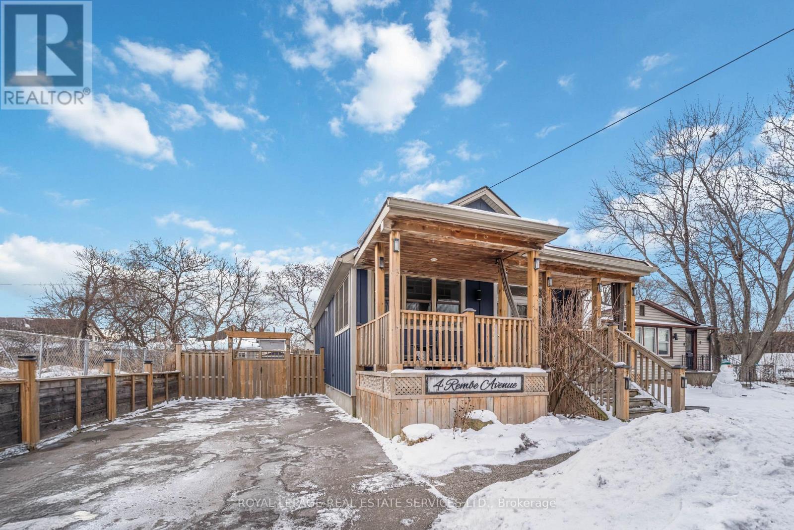 4 Rembe Avenue, Hamilton, Ontario  L8H 7G6 - Photo 3 - X12909336