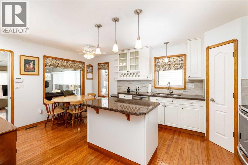 145 Doran Crescent, Red Deer, Alberta  T4R 2M8 - Photo 2 - A2293685