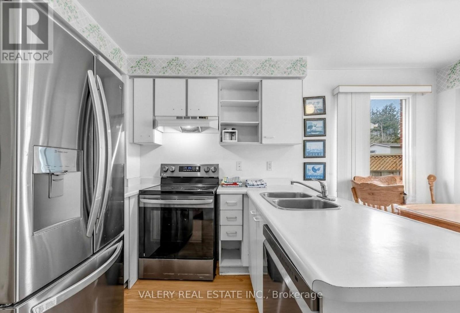 1610 Rawlings Drive, Pickering, Ontario  L1V 5B5 - Photo 4 - E12908704