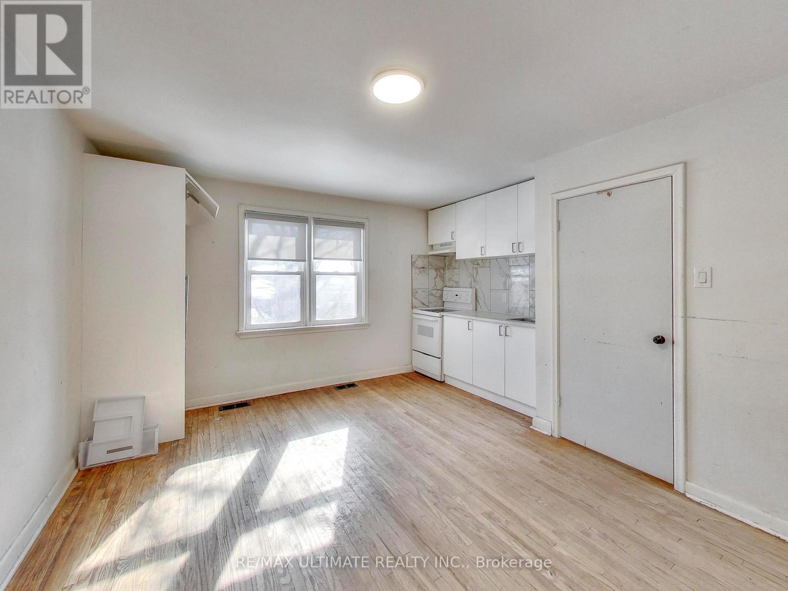 120 Edinborough Court, Toronto, Ontario  M6N 2E8 - Photo 14 - W12829060