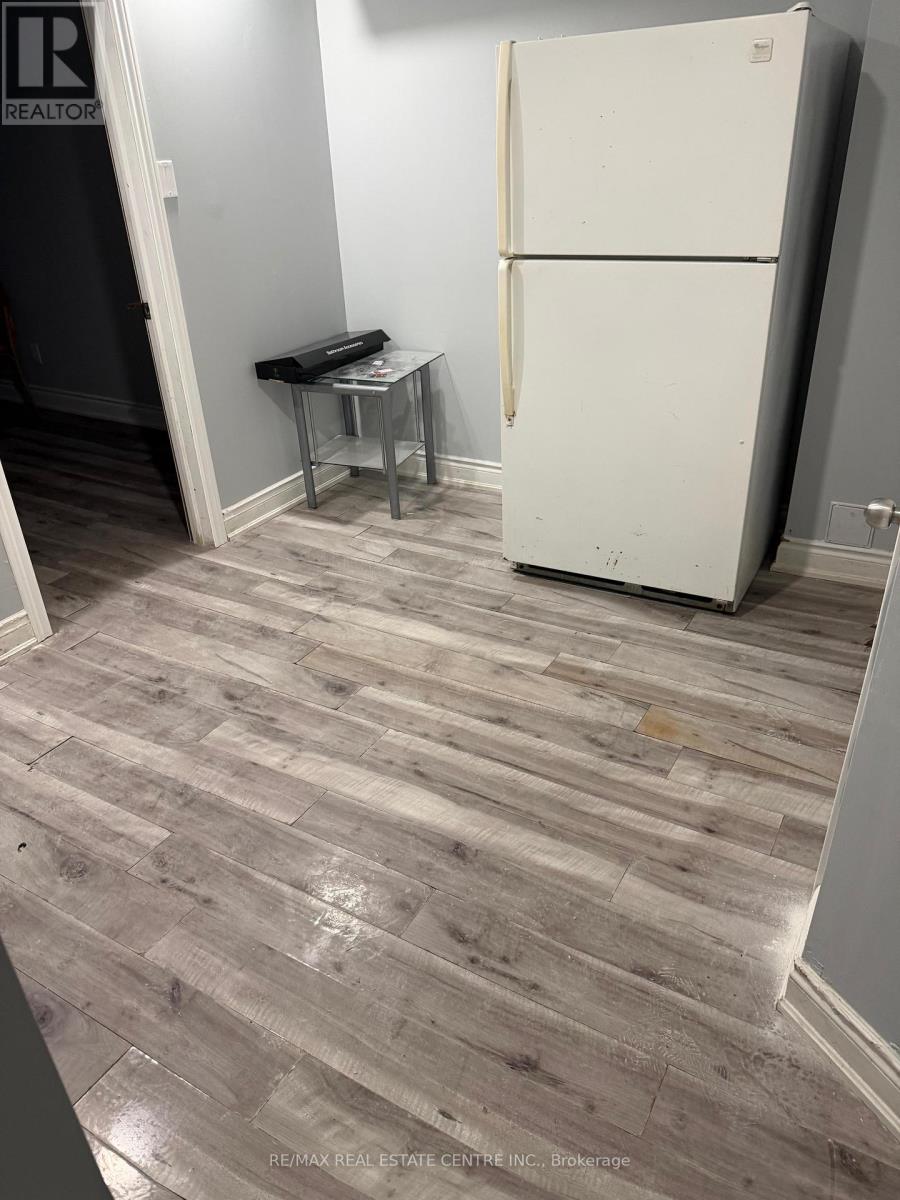 Bsmt - 22 Matterdale Avenue, Brampton, Ontario  L6Y 4J6 - Photo 11 - W12758946