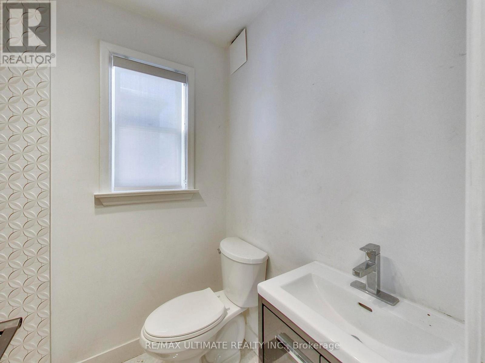 120 Edinborough Court, Toronto, Ontario  M6N 2E8 - Photo 11 - W12829060