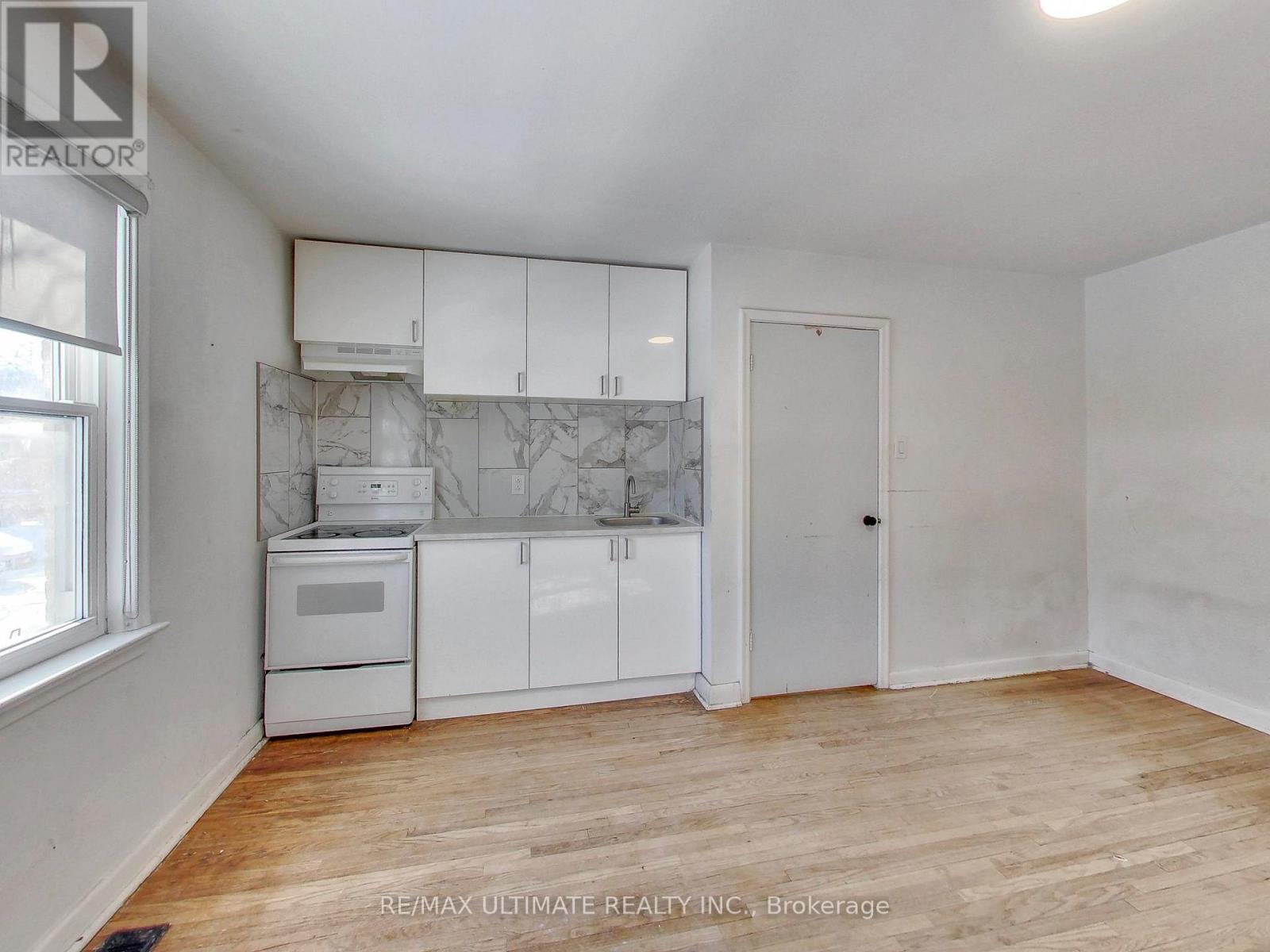 120 Edinborough Court, Toronto, Ontario  M6N 2E8 - Photo 17 - W12829060