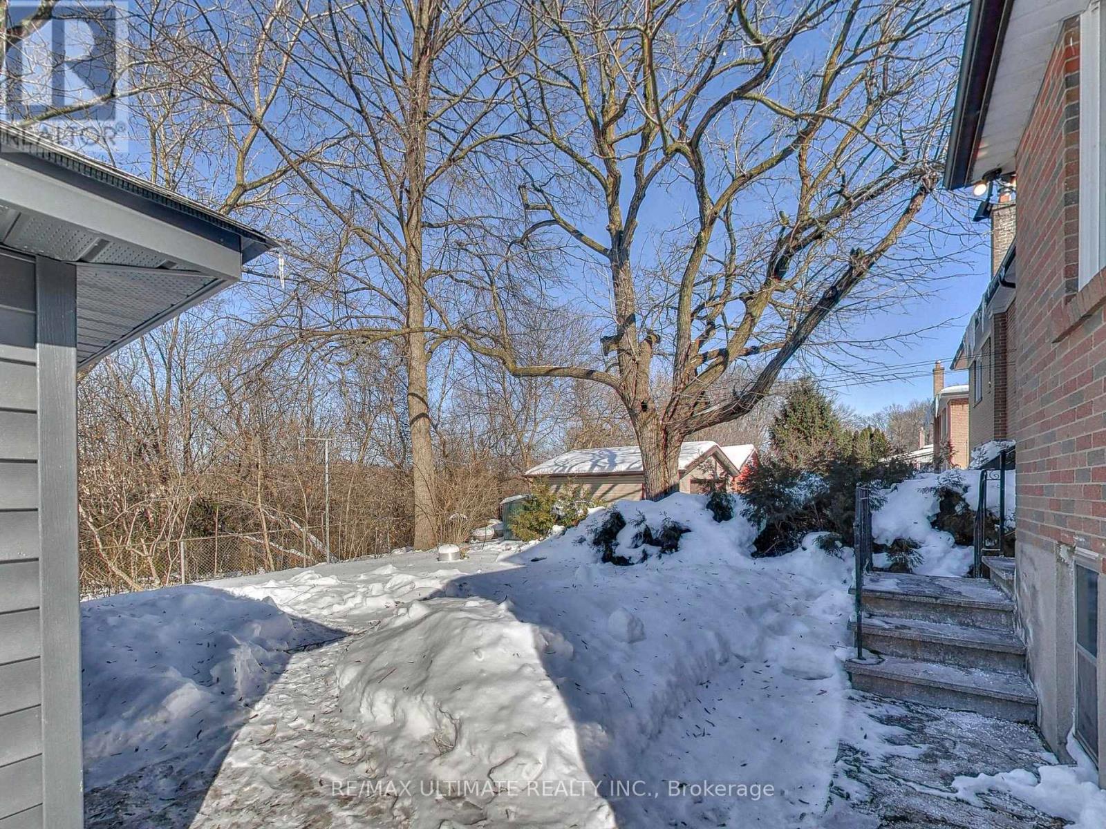 120 Edinborough Court, Toronto, Ontario  M6N 2E8 - Photo 33 - W12829060