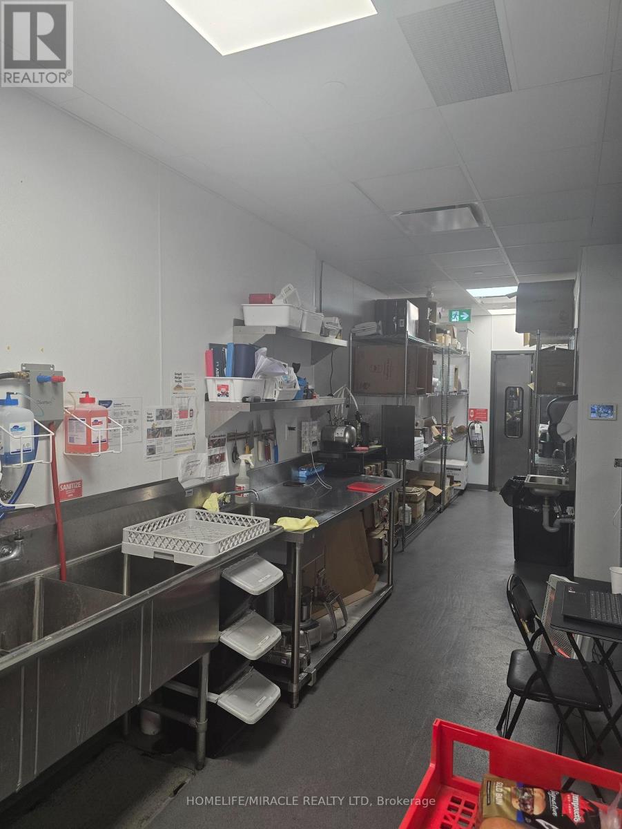 E2 - 150 TAUNTON ROAD W, Whitby, Ontario