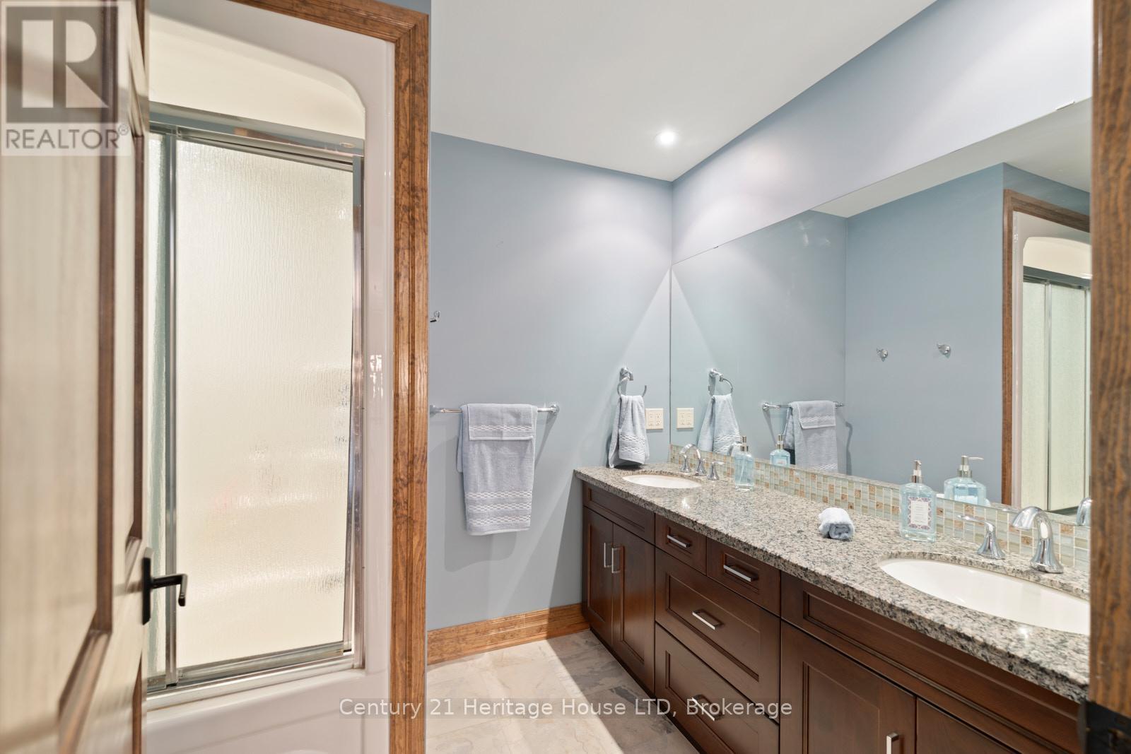 12679 Niagara Parkway, Niagara Falls, Ontario  L2E 6S6 - Photo 25 - X12219049