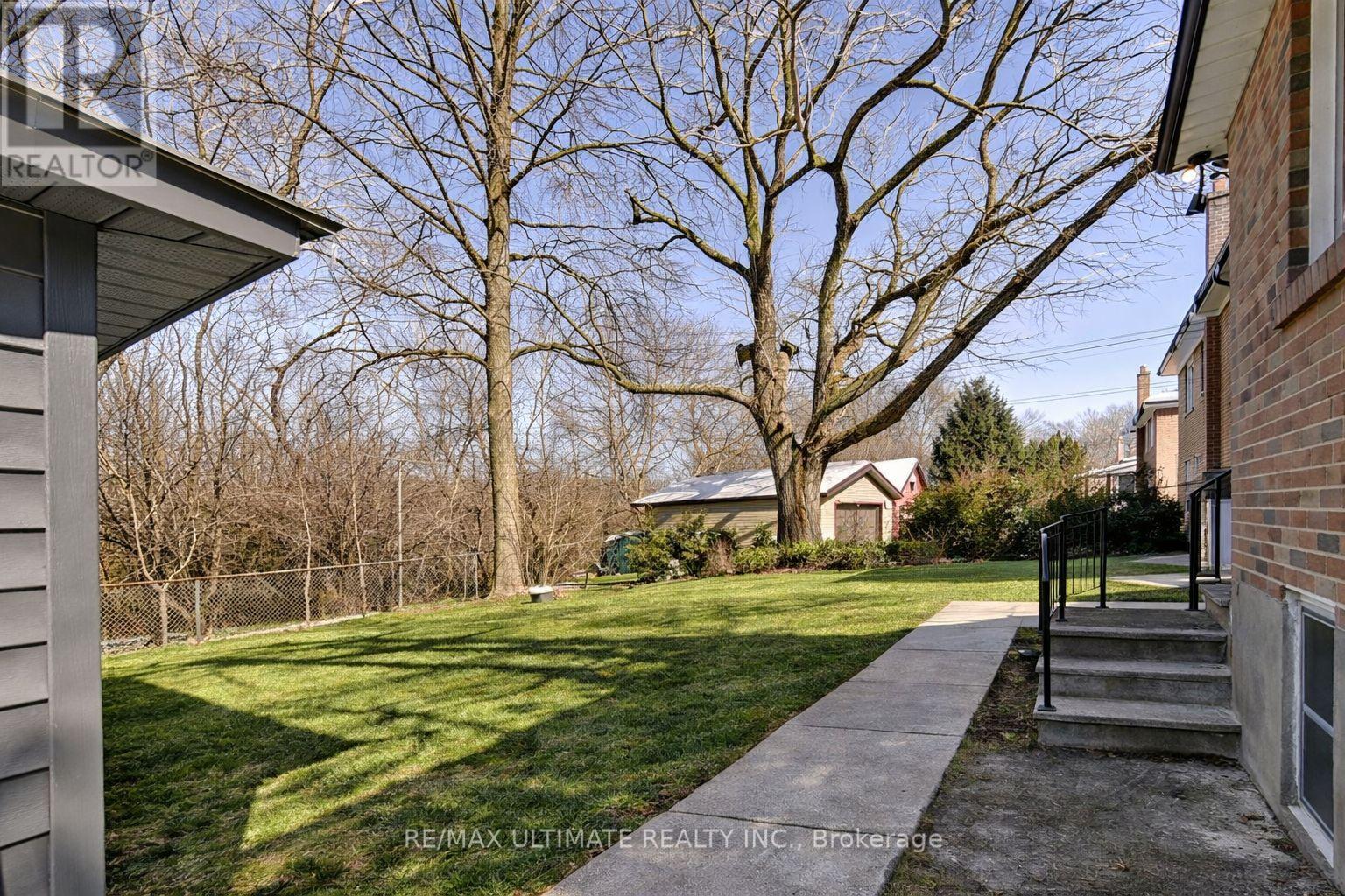 120 Edinborough Court, Toronto, Ontario  M6N 2E8 - Photo 34 - W12829060