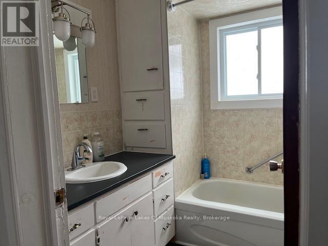 27 Lincoln Avenue, South River, Ontario  P0A 1X0 - Photo 10 - X12909480