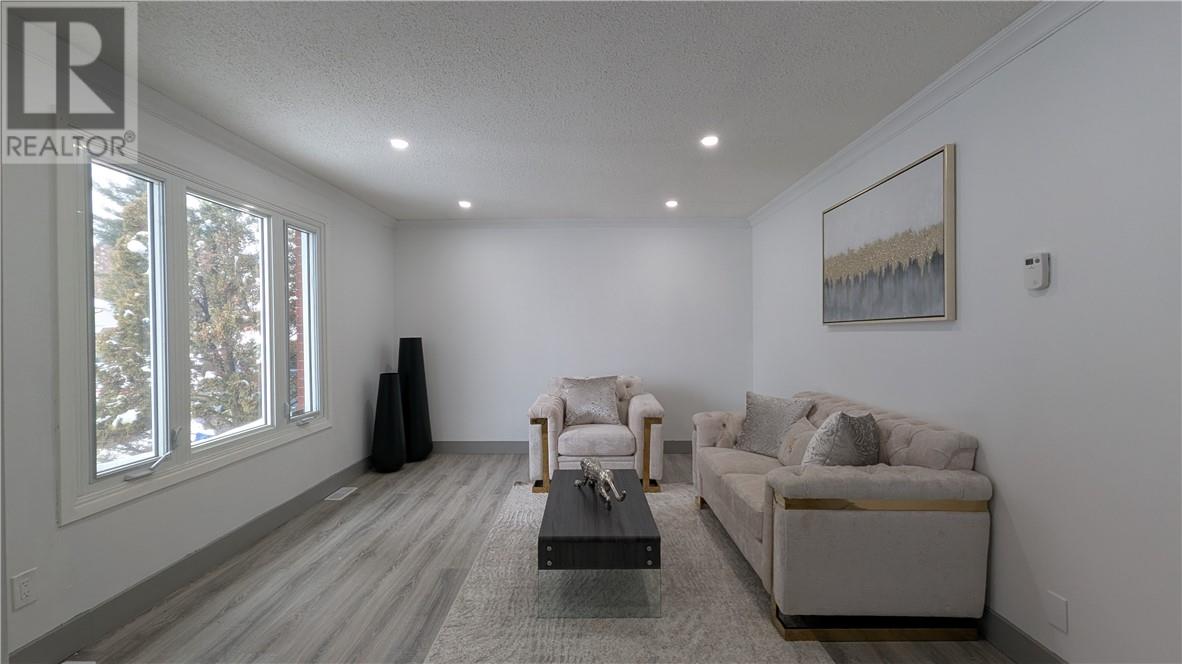 1290 Lillian Boulevard, Sudbury, Ontario  P3A 2R7 - Photo 2 - 2126878