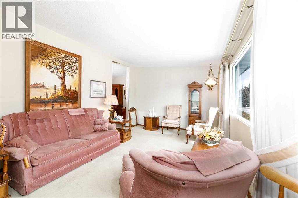 20 Macleod Close, Red Deer, Alberta  T4N 0K4 - Photo 3 - A2295168