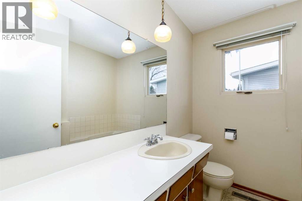 20 Macleod Close, Red Deer, Alberta  T4N 0K4 - Photo 13 - A2295168