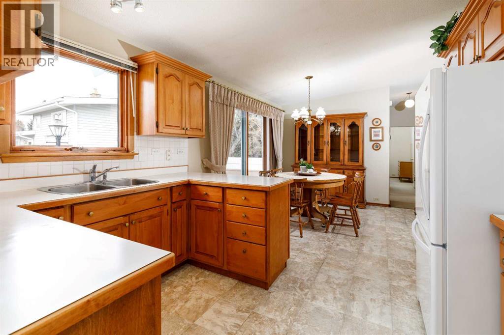 20 Macleod Close, Red Deer, Alberta  T4N 0K4 - Photo 5 - A2295168