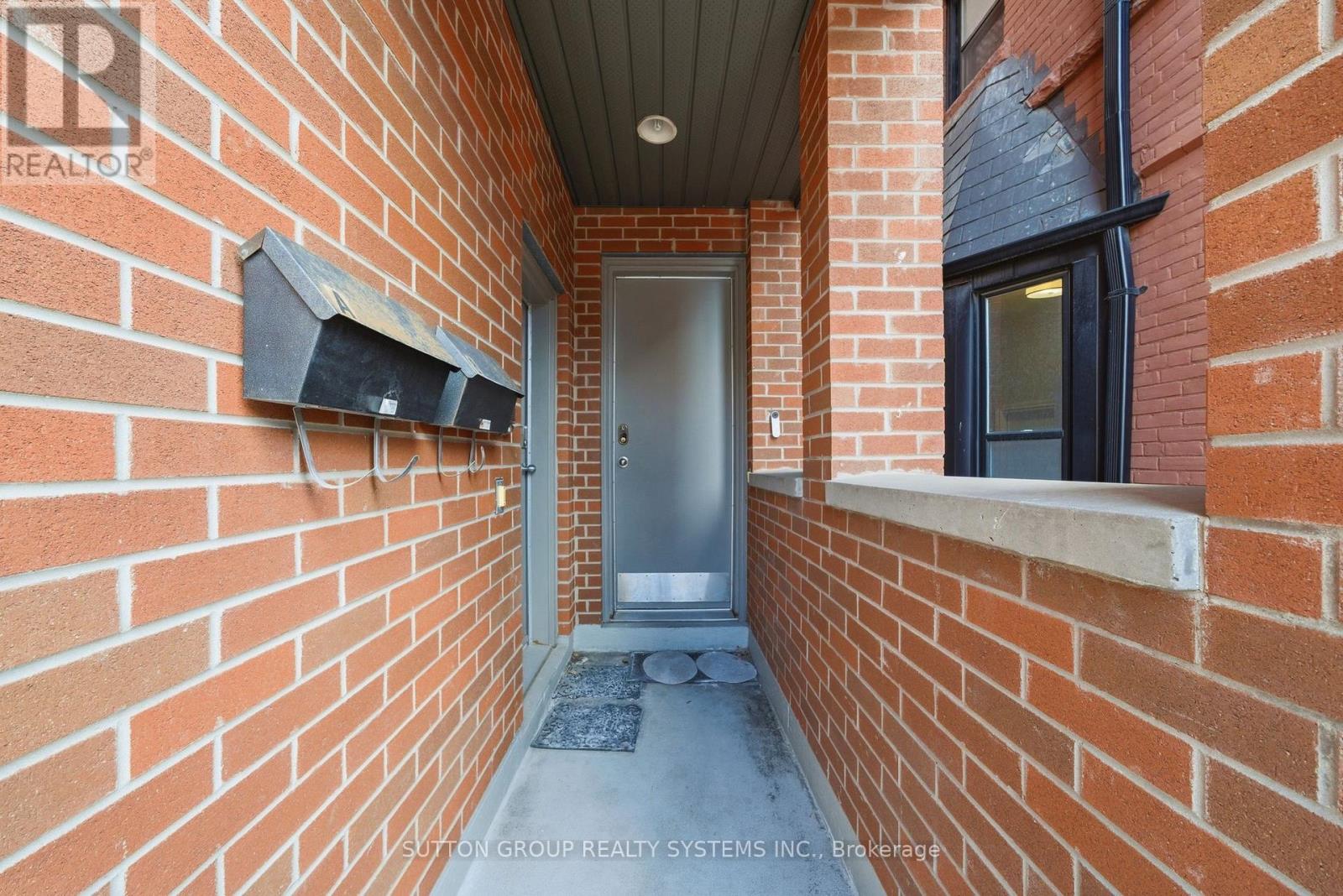 99a Walmer Road, Toronto, Ontario  M5R 2X6 - Photo 2 - C12909438