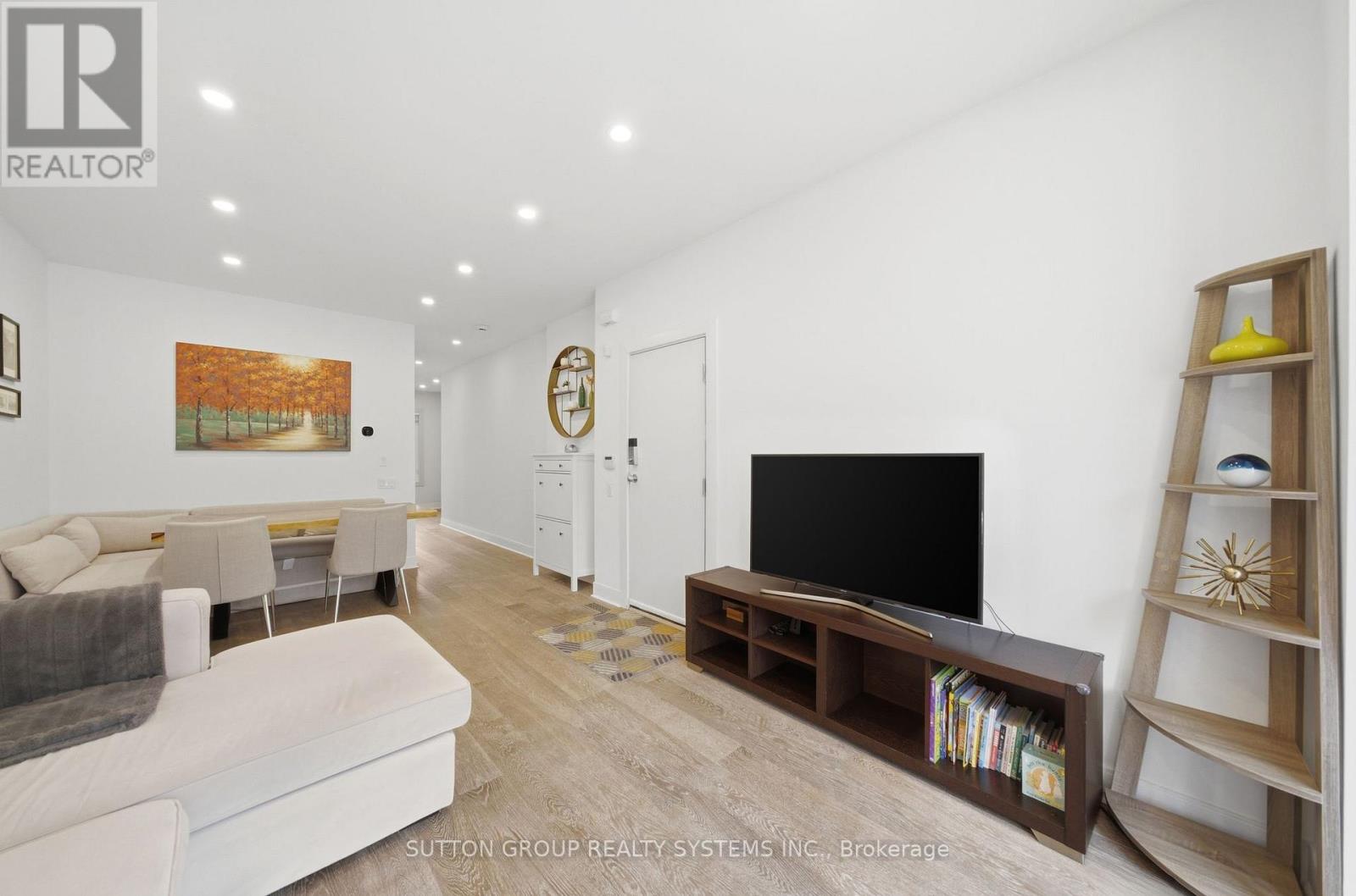 99a Walmer Road, Toronto, Ontario  M5R 2X6 - Photo 3 - C12909438