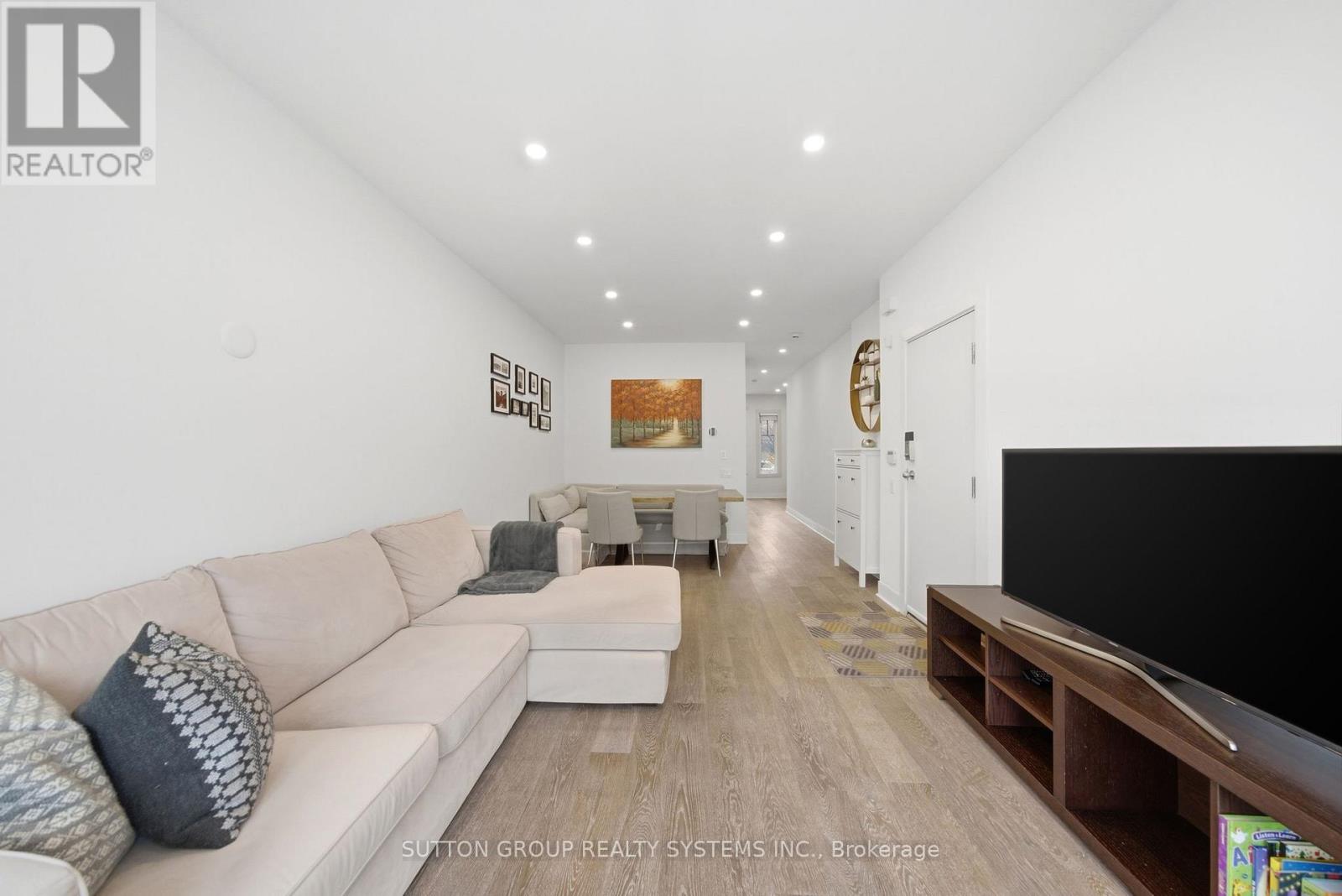 99a Walmer Road, Toronto, Ontario  M5R 2X6 - Photo 4 - C12909438