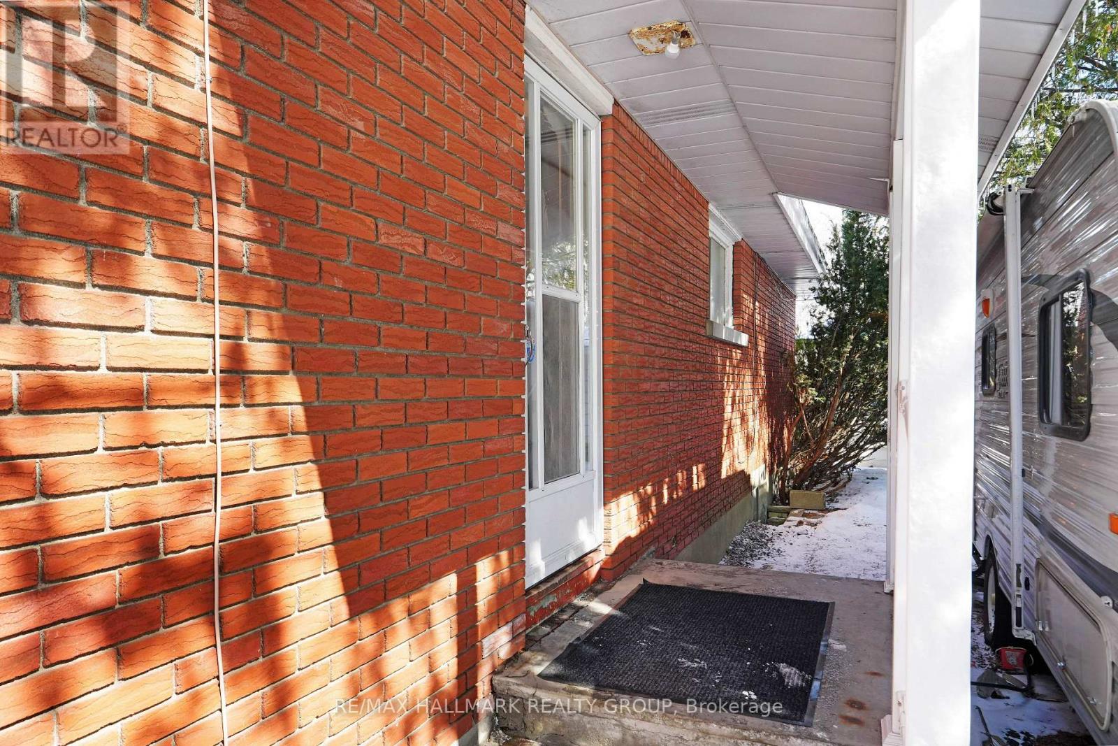 1289 Evans Boulevard, Ottawa, Ontario  K1H 7T8 - Photo 3 - X12909506