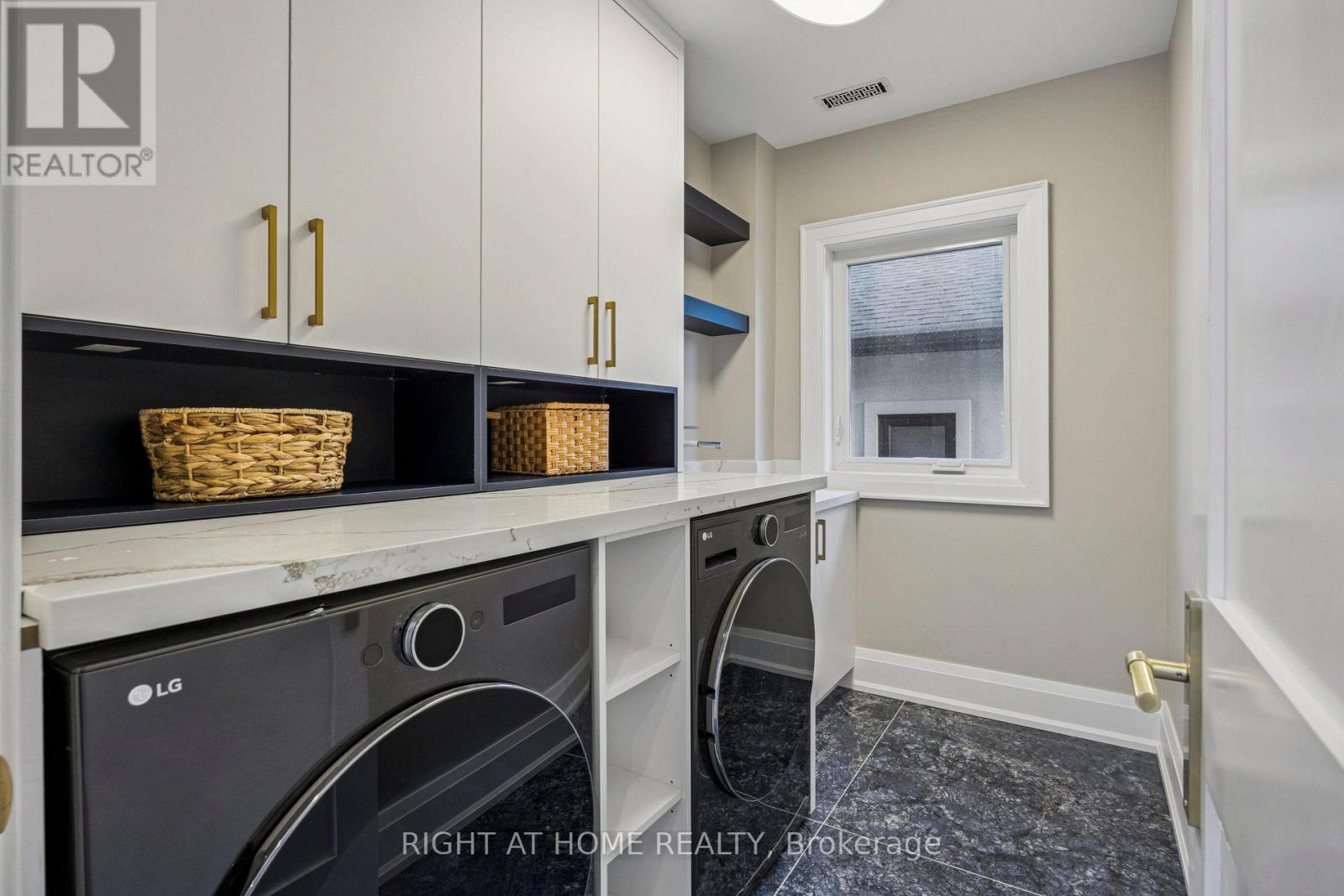 1 Lynnhaven Road, Toronto (Englemount-Lawrence), Ontario  M6A 2K7 - Photo 21 - C12856830