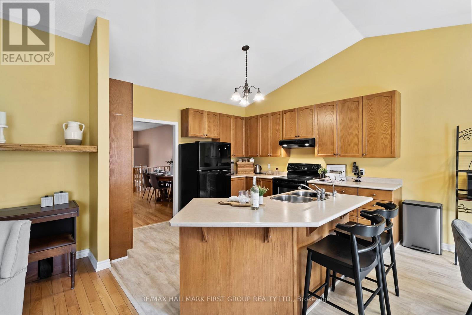 20 Montague Avenue, Clarington, Ontario  L1E 3H5 - Photo 4 - E12909530