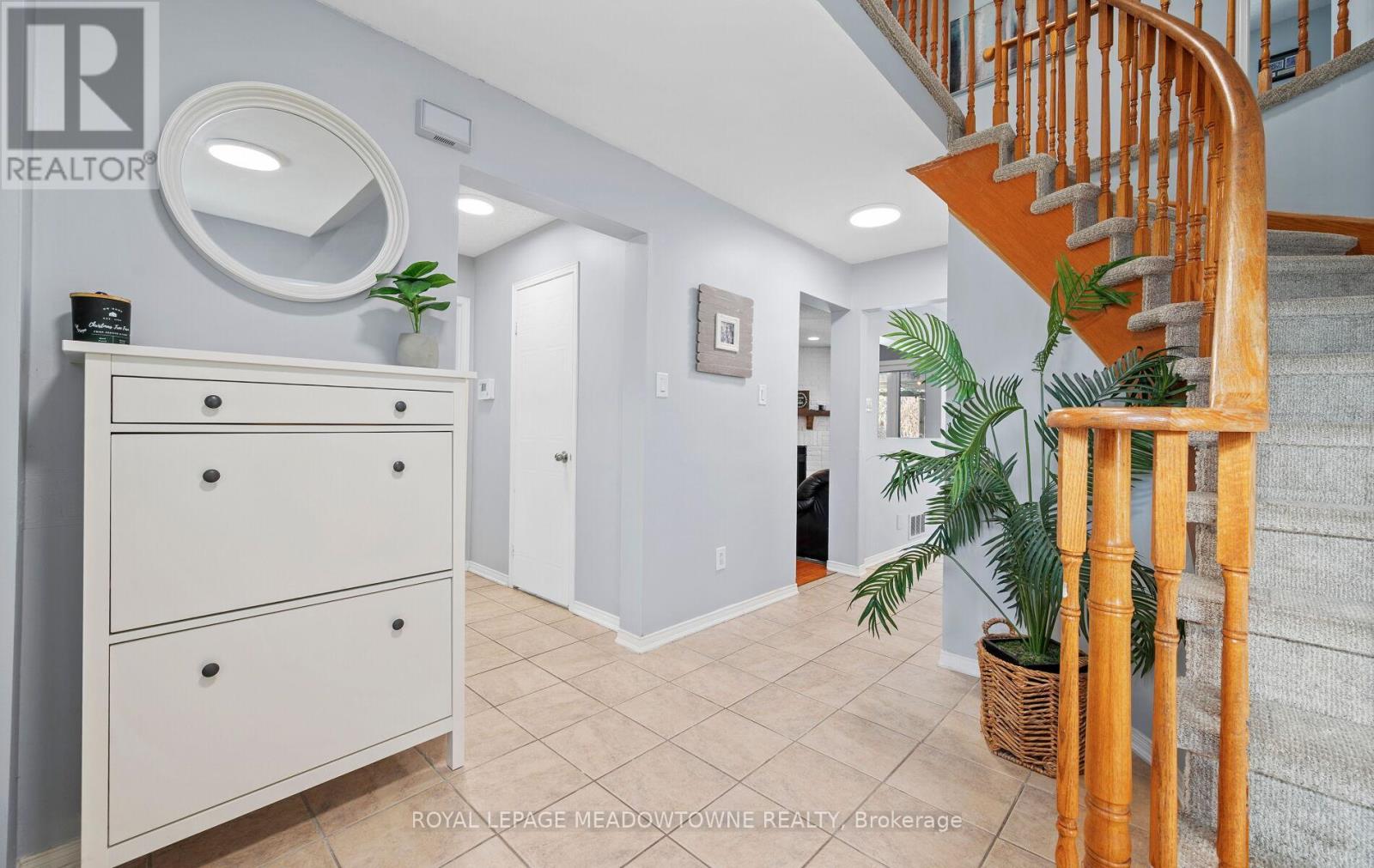 16 Cox Crescent, Brampton (Northwood Park), Ontario  L6X 3H1 - Photo 11 - W12909212