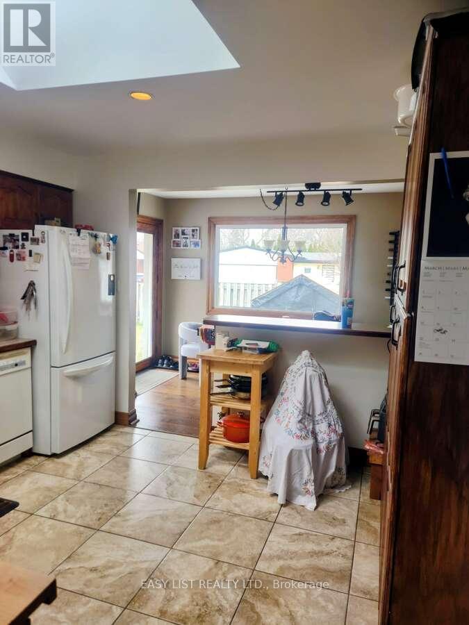 6697 Huggins Street, Niagara Falls (Stamford), Ontario  L2J 1H8 - Photo 9 - X12907626