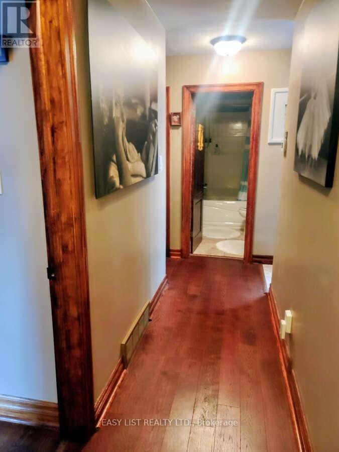 6697 Huggins Street, Niagara Falls (Stamford), Ontario  L2J 1H8 - Photo 2 - X12907626