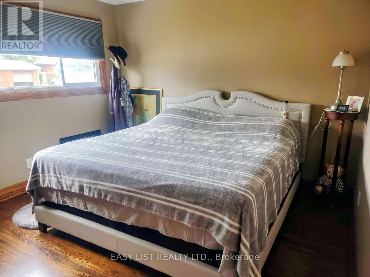 6697 Huggins Street, Niagara Falls (Stamford), Ontario  L2J 1H8 - Photo 3 - X12907626